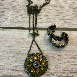Vintage Avon Enamel, Marquise Stones Green & Antique Finish Necklace E948